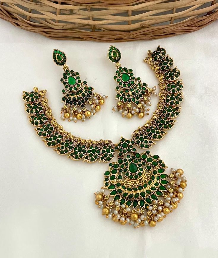 Green Super Look Stone Necklace set